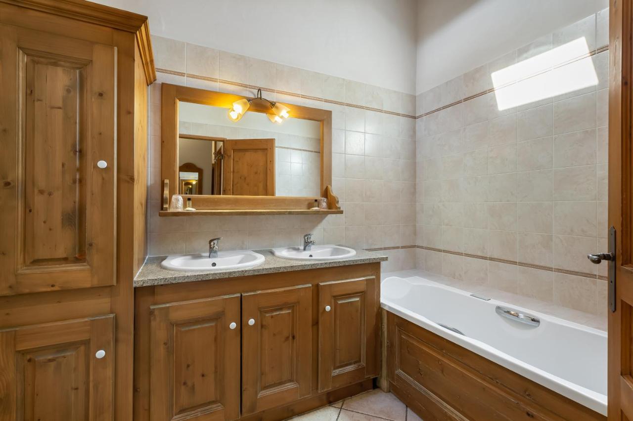 Les Suites Du Val Claret By Explorhome ティニュ エクステリア 写真